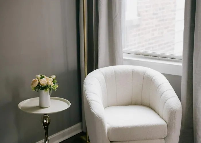 Apartment Sleeps7 • 2br • Coffee Station • Backyard W/ Grill Chicago