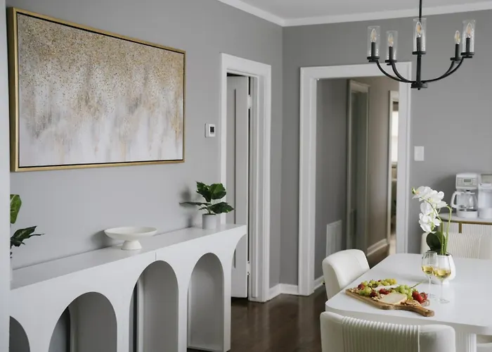 Sleeps7 • 2br • Coffee Station • Backyard W/ Grill Apartment *