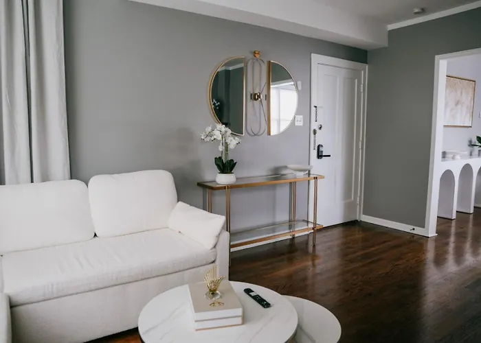 Sleeps7 • 2br • Coffee Station • Backyard W/ Grill * Chicago