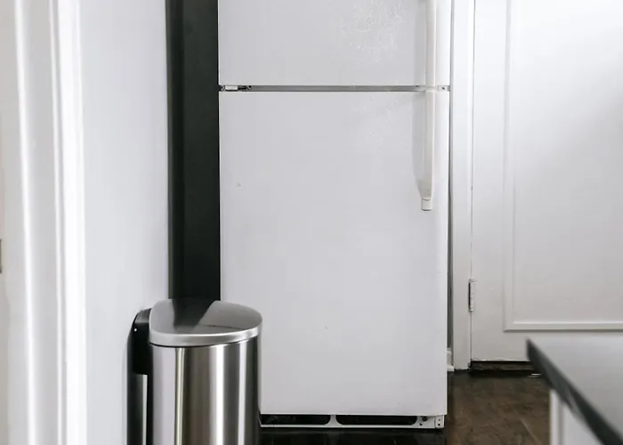 Sleeps7 • 2br • Coffee Station • Backyard W/ Grill Apartment Chicago
