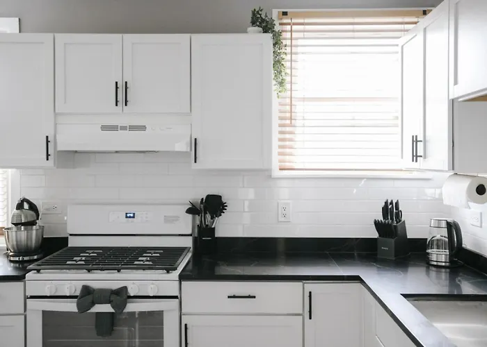 Sleeps7 • 2br • Coffee Station • Backyard W/ Grill Chicago
