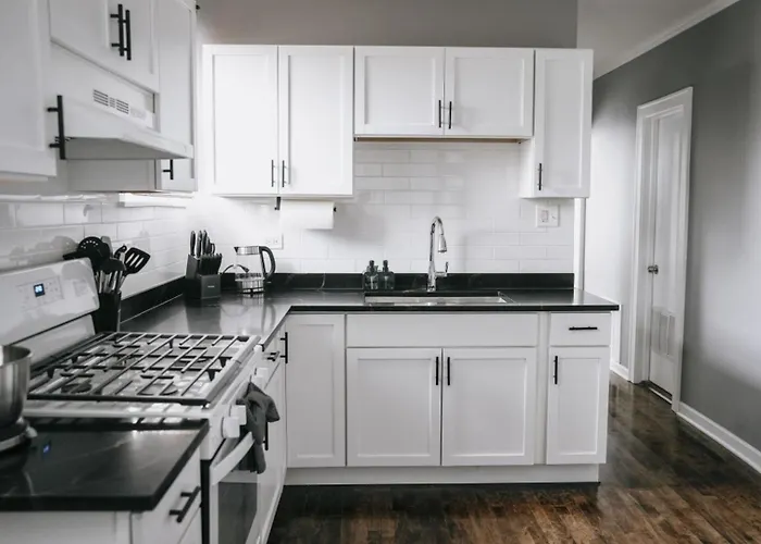 Sleeps7 • 2br • Coffee Station • Backyard W/ Grill Apartment Chicago