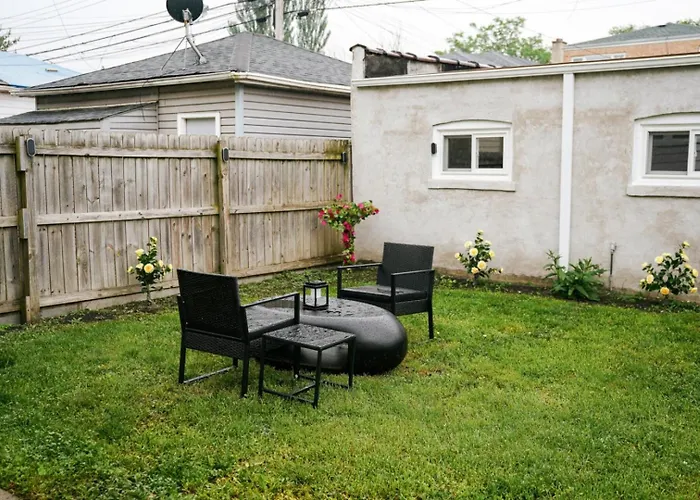Apartment Sleeps7 • 2br • Coffee Station • Backyard W/ Grill