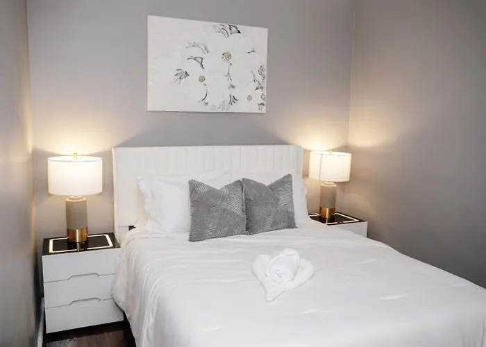 Apartment Sleeps7 • 2br • Coffee Station • Backyard W/ Grill Chicago