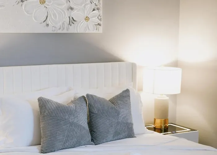 Sleeps7 • 2br • Coffee Station • Backyard W/ Grill Chicago