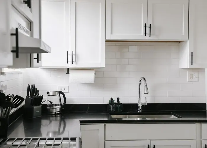 Sleeps7 • 2br • Coffee Station • Backyard W/ Grill Apartment